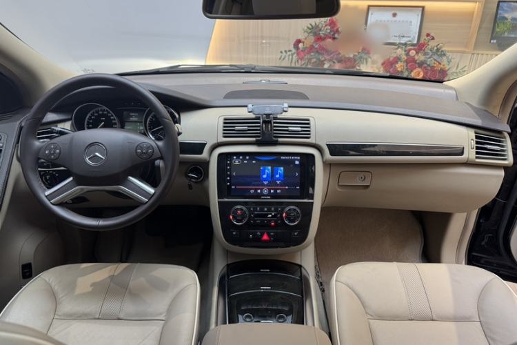 Used Mercedes-Benz R-Class 2017 R 320 4MATIC Business Edition Prestige Model
