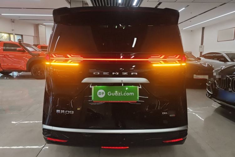 Used Denza D9 2025 DM-i Smart Drive 1020 Four-Wheel Drive Premium Model
