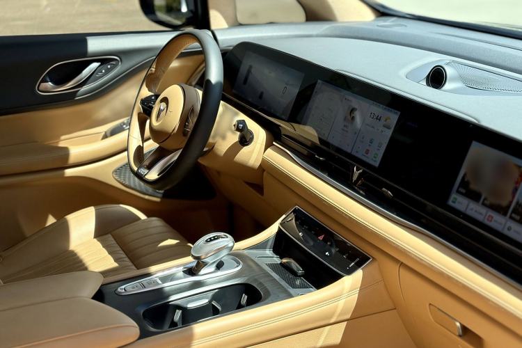 Used VOYAH Dream 2024 PHEV Ultra-Long Range Flagship Edition
