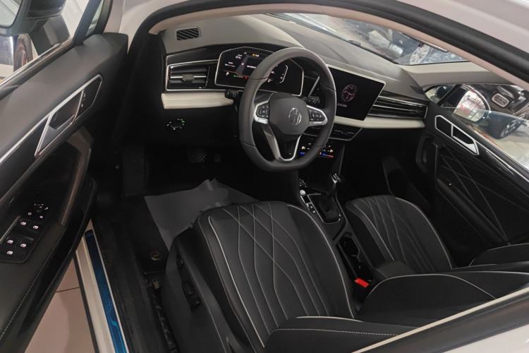 Used Volkswagen Tiguan L 2024 300TSI Automatic Two-Wheel Drive Smart Edition
