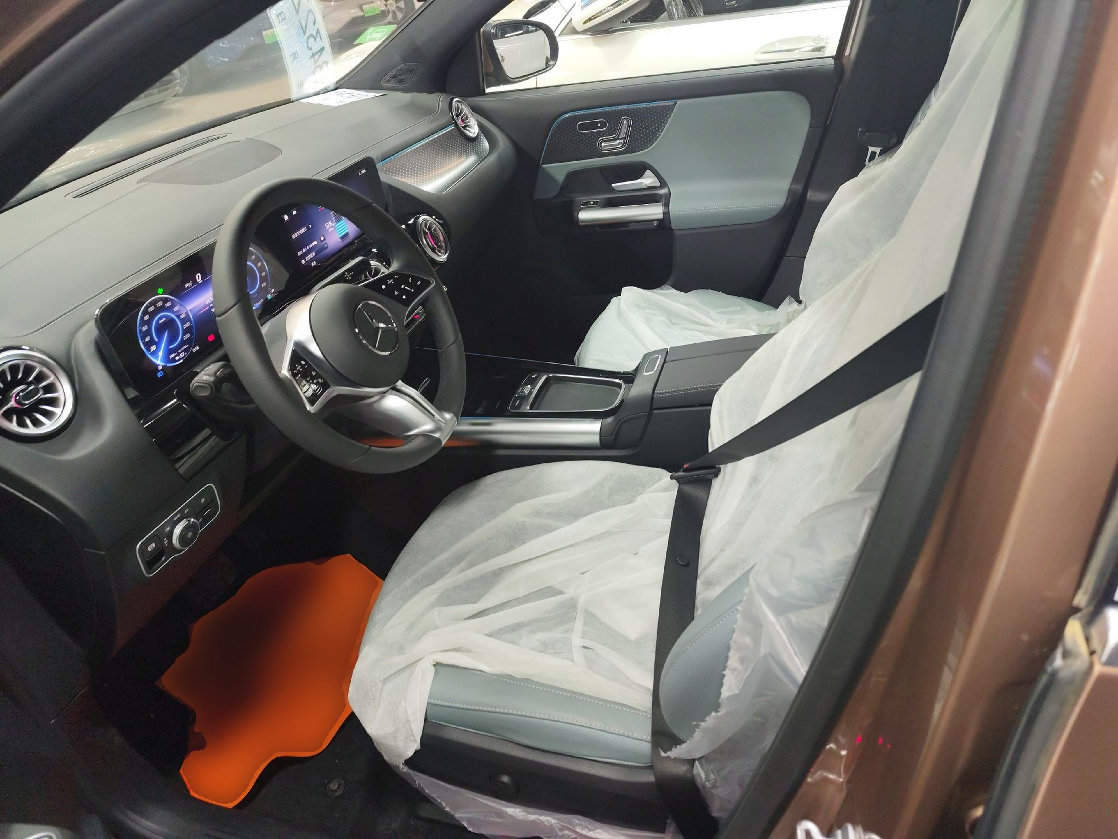 المقاعد الأمامية داخل السيارة