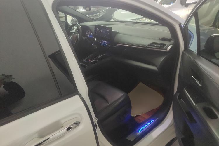 Used Toyota Sienna 2021 2.5L Hybrid Ultimate Edition
