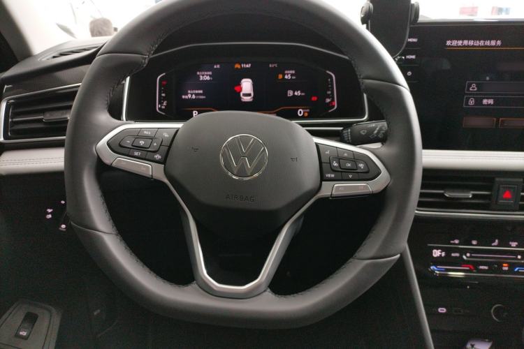 Used Volkswagen Tiguan L 2024 Outstanding Model 300TSI Automatic Two-Wheel Drive Longteng Edition
