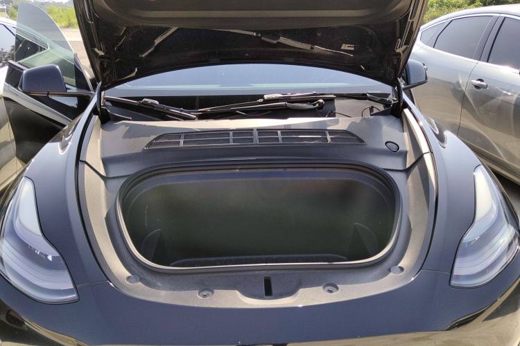 Used Tesla Model Y 2022 Long-Range All-Wheel-Drive Version
