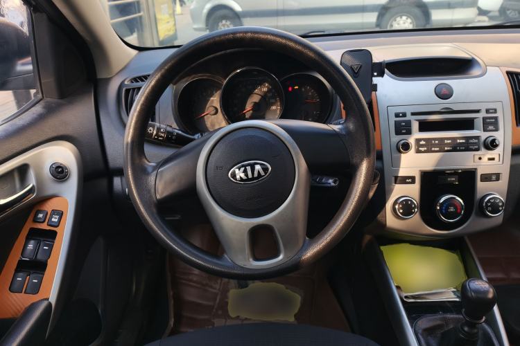 Used Kia Forte 2014 1.6L MT GLS
