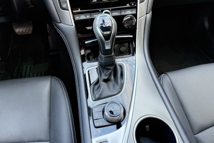 Used Infiniti Q50L 2018 2.0T Enjoyment Version China VI Standard