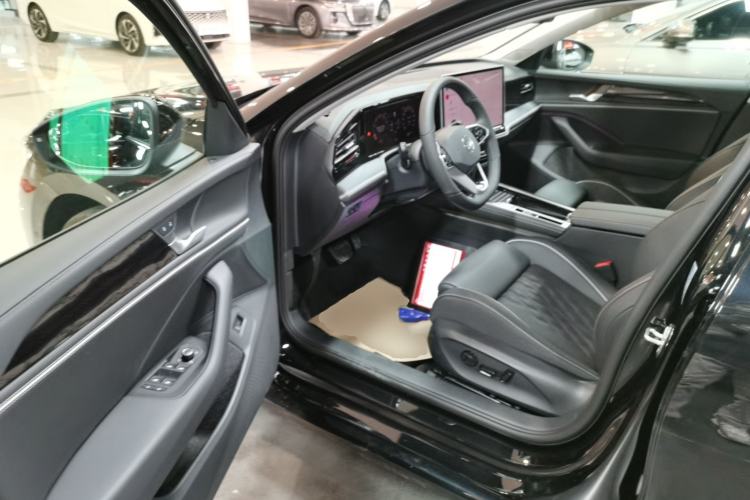 Used Volkswagen Magotan 2024 380TSI DSG Prestige Edition DaMai Package
