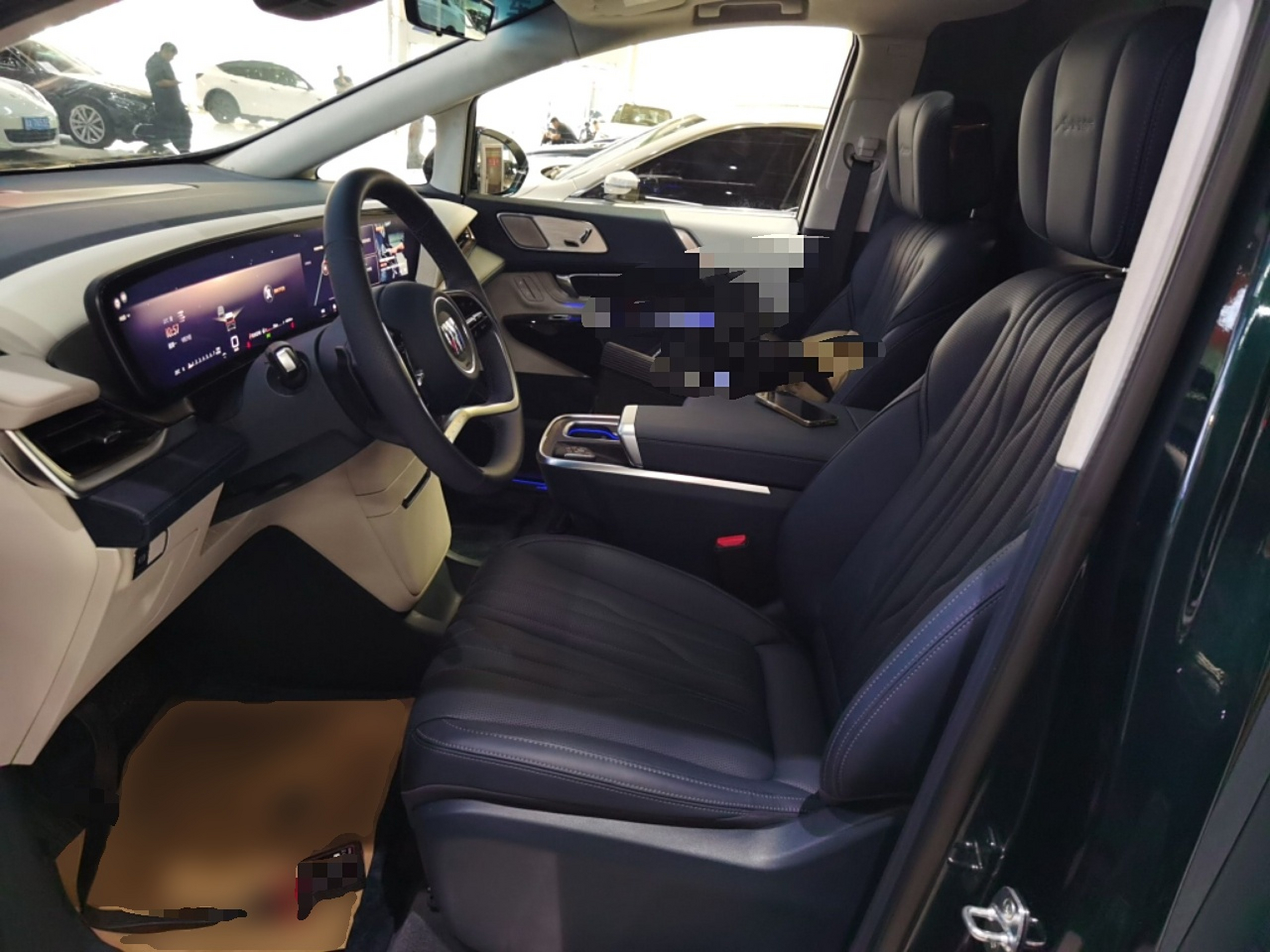 Переднее сиденье в автомобиле