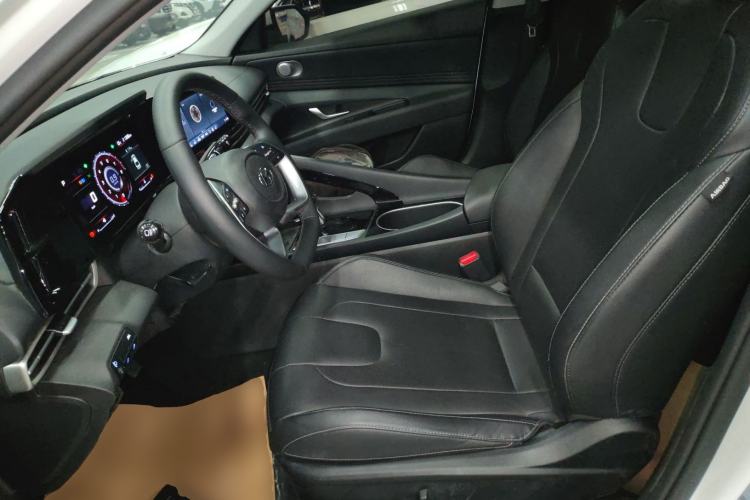 Used Hyundai Elantra 2022 1.5L CVT LUX Prestige Edition