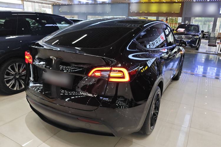 Used Tesla Model Y 2023 Rear-Wheel-Drive Version
