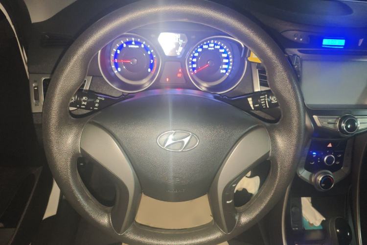 Used Hyundai Elantra 2015 1.6L Automatic Fashion Model

