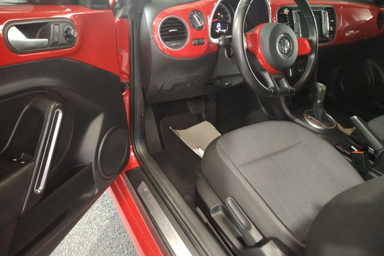 Used Volkswagen Beetle 2015 180TSI model
