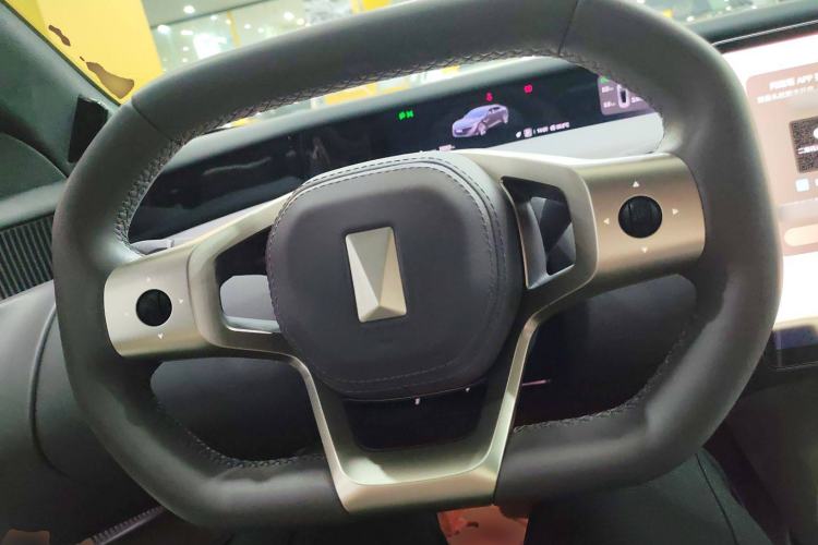 Used  12 2024 700 Three-Laser Rear-Wheel Drive Luxury Edition
