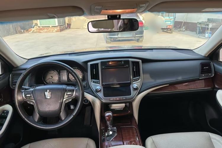 Used Toyota Crown 2015 2.0T Fashion Edition
