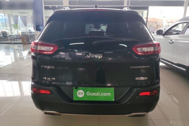 Used  Cherokee 2016 2.4L Professional Edition
