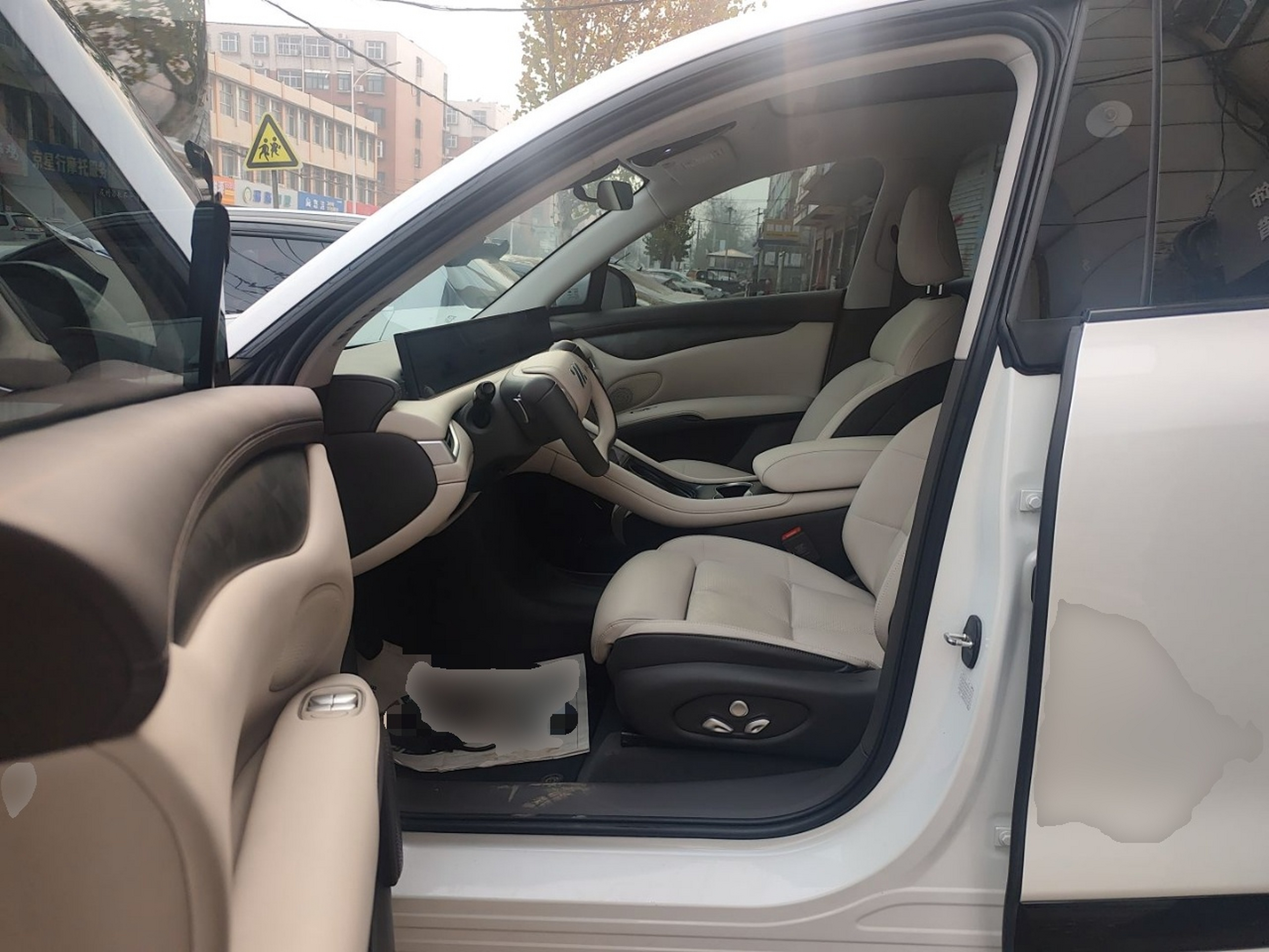 Переднее сиденье в автомобиле