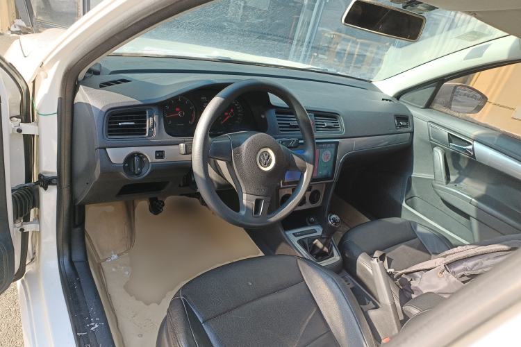 Used Volkswagen Gran Lavida 2013 1.6L Manual Fashion Model