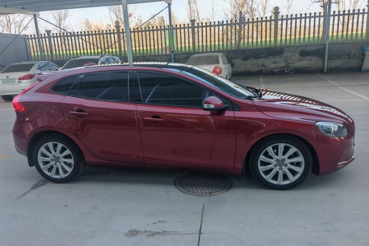 Used Volvo V40 2015 1.6T Zhiyi Edition