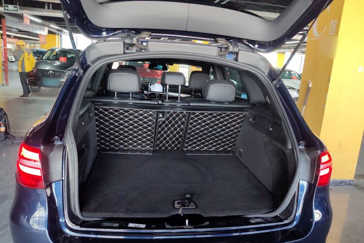 Used Mercedes-Benz GLC 2017 GLC 260 4MATIC Luxury Model
