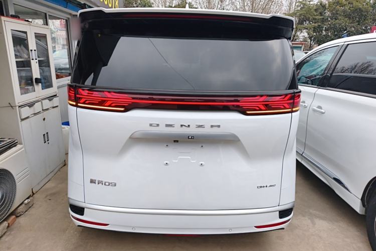 Used Denza D9 2022 DM-i 970 Four-Wheel Drive Prestige Model