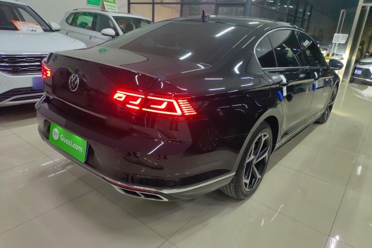 Used Volkswagen Magotan 2025 Zhongxiang Version 330TSI DSG Luxury Edition
