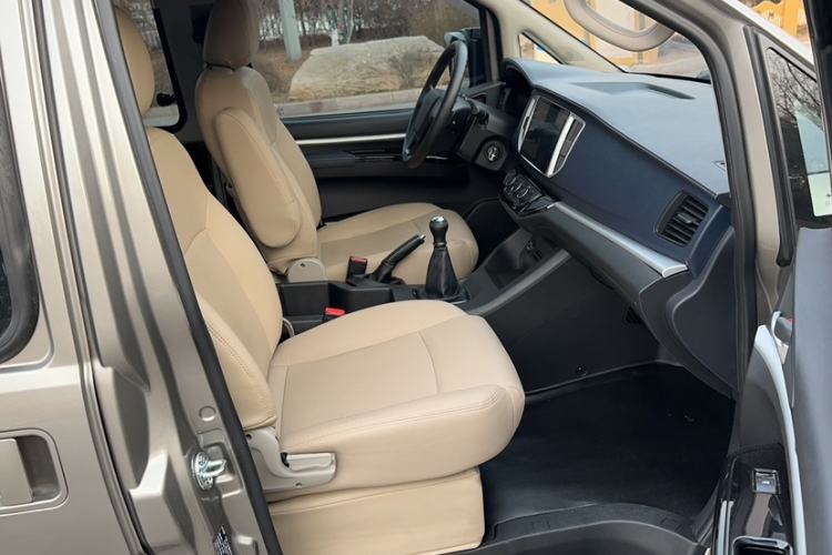 Used FORTHING Lingzhi 2023 M5 1.6L Practical Model 5 Seats