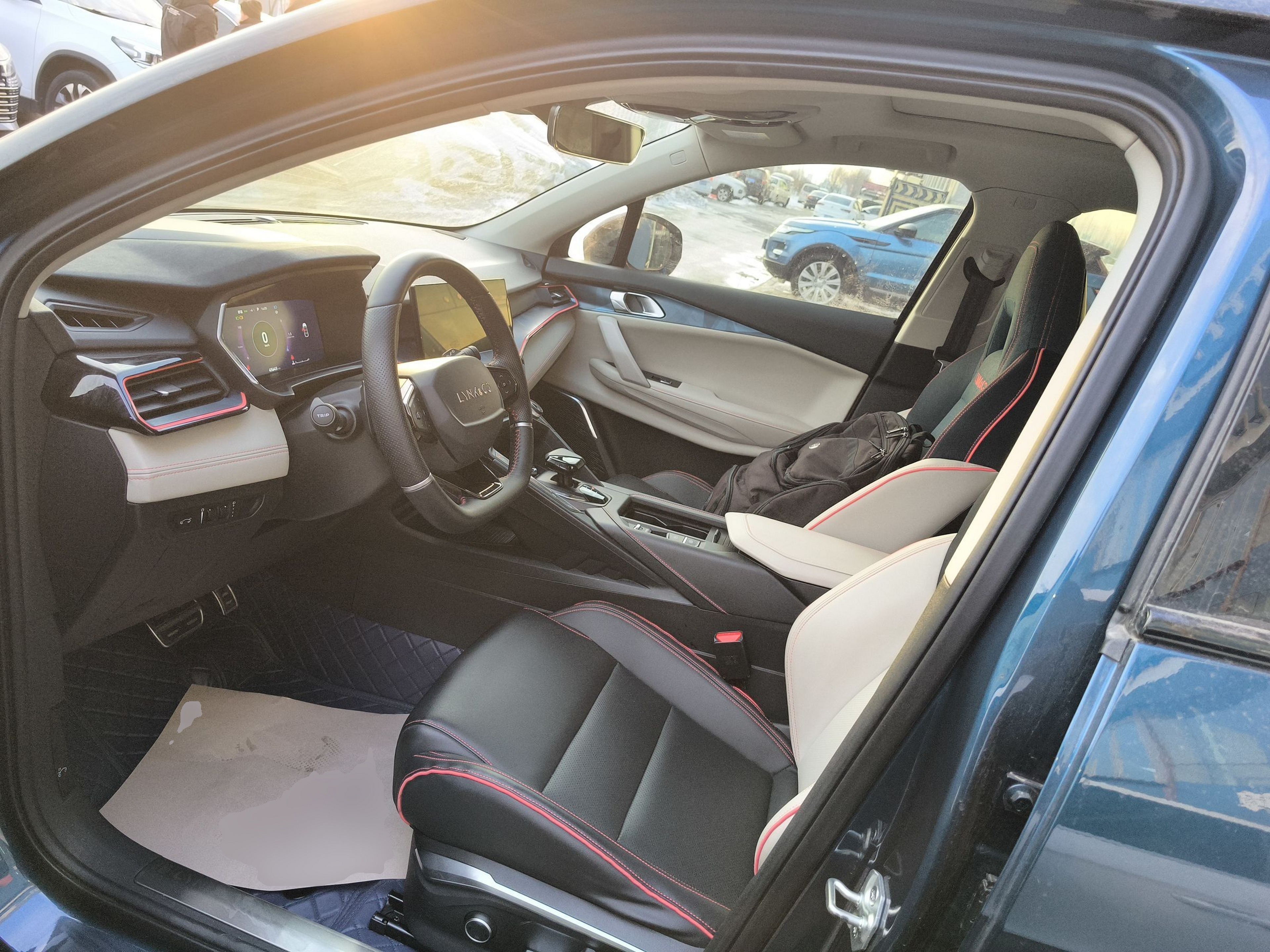 المقاعد الأمامية داخل السيارة