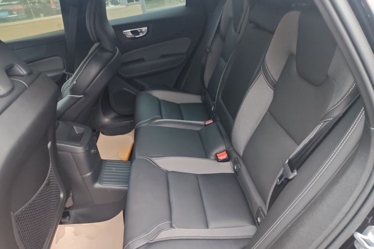 Used Volvo XC60 New Energy 2025 Plug-in Hybrid Long-Range All-Wheel Drive Zhiyuan Extreme Night Black Edition
