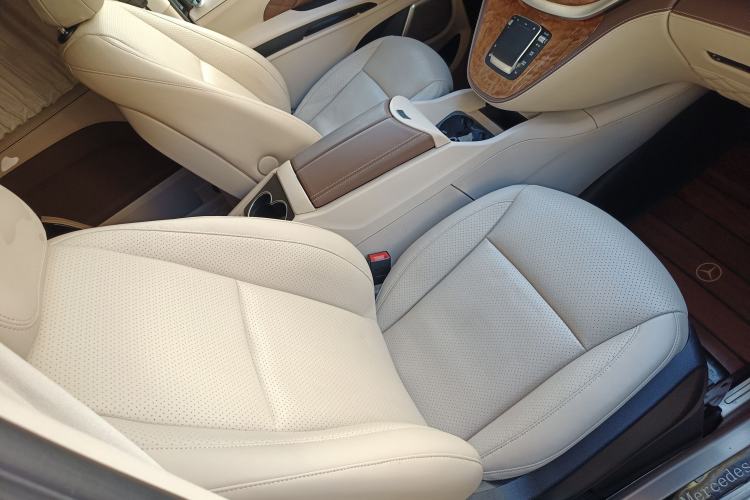 Used Mercedes-Benz Vito 2018 2.0T Elite Version 7 Seats China VI Emission Standard