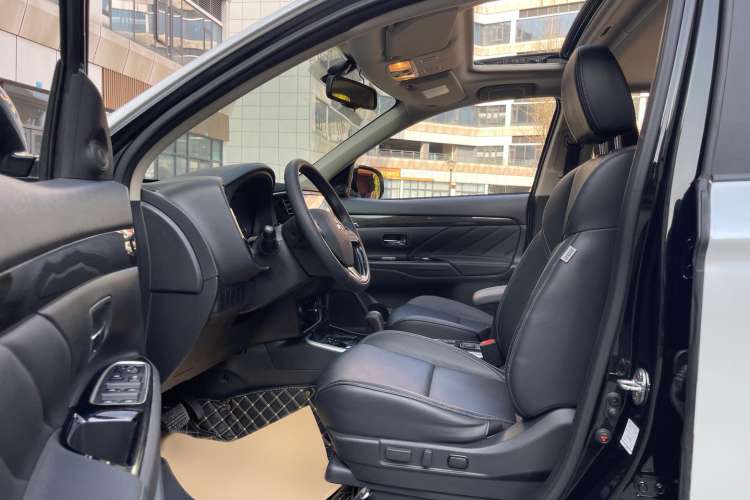 Used Mitsubishi Outlander 2020 2.0L Two-Wheel Drive Enjoyment Version 5 Seats
