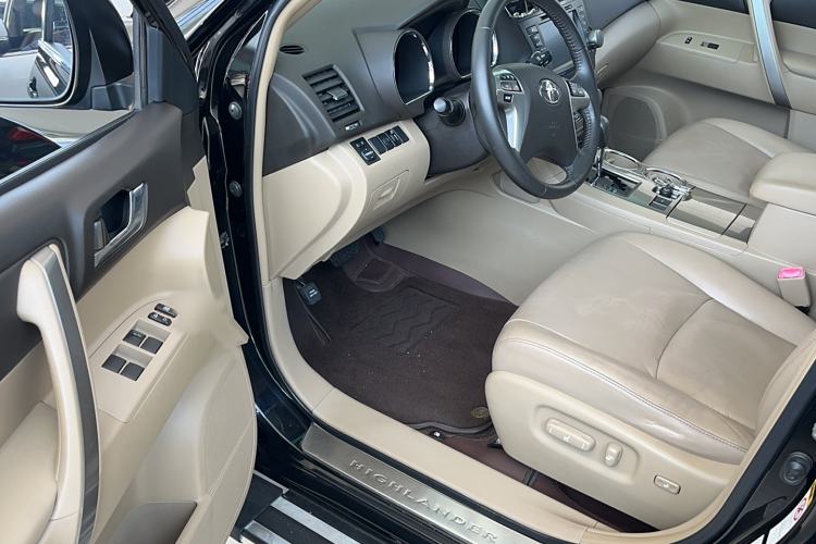 Used Toyota Highlander 2012 2.7L Two-Wheel Drive 7-Seater Luxury Edition
