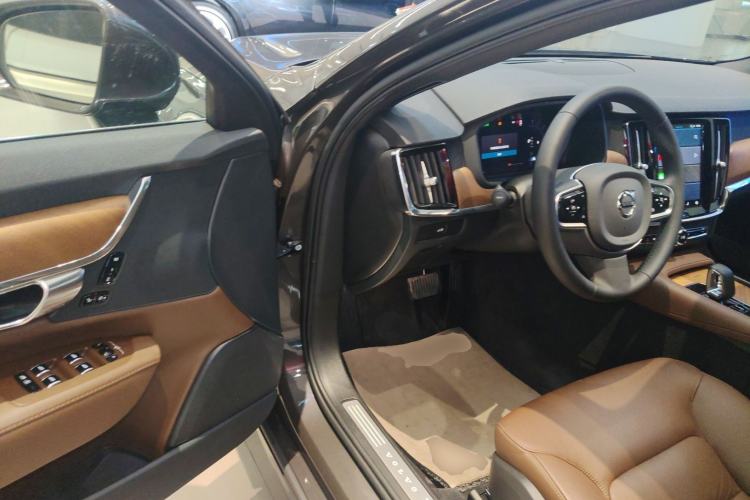 Used Volvo S90 2024 B5 Zhiyi Luxury Edition
