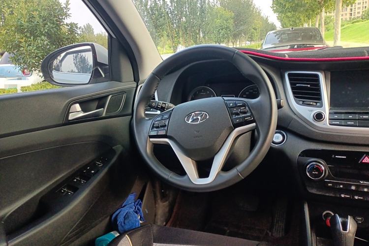 Used Hyundai Tucson 2015 1.6T Dual-Clutch Two-Wheel-Drive Smart Model
