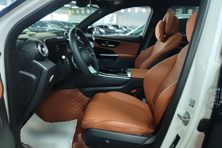 Used Mercedes-Benz GLC 2023 GLC 260 L 4MATIC Luxury Model 5 Seats
