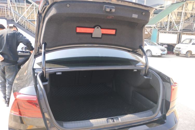 Used Volkswagen Magotan 2023 2 Million Units Limited Edition 330TSI DSG Leading Version