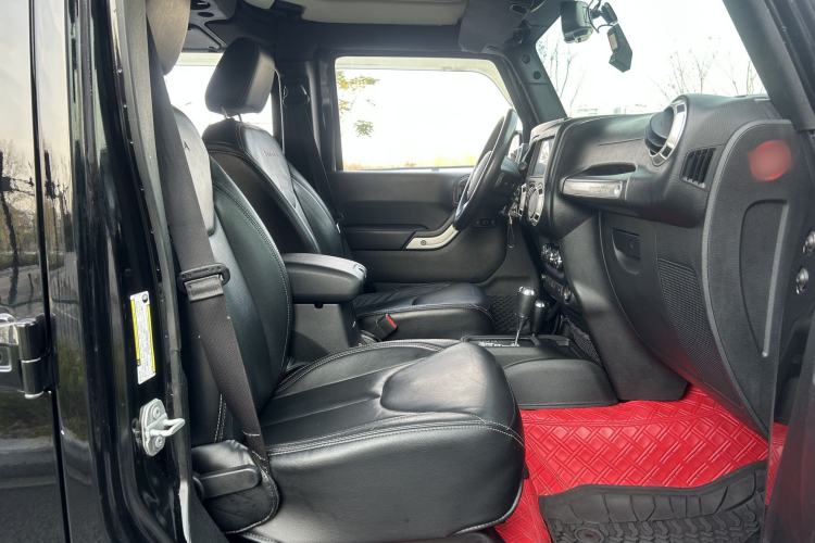 Used  Wrangler 2017 3.0L Sahara Four-Door Comfort Edition
