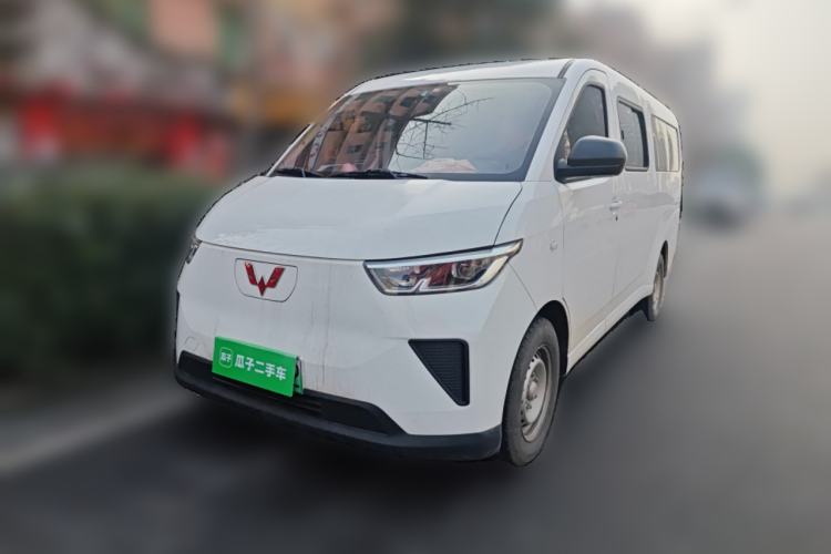 Used Wuling Yangguang 2024 300KM Comfort Version Passenger Van 75kW