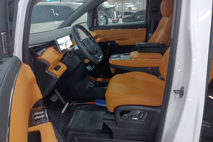 Used  LEVC L380 2025 650 km Flagship Edition All-Wheel Drive