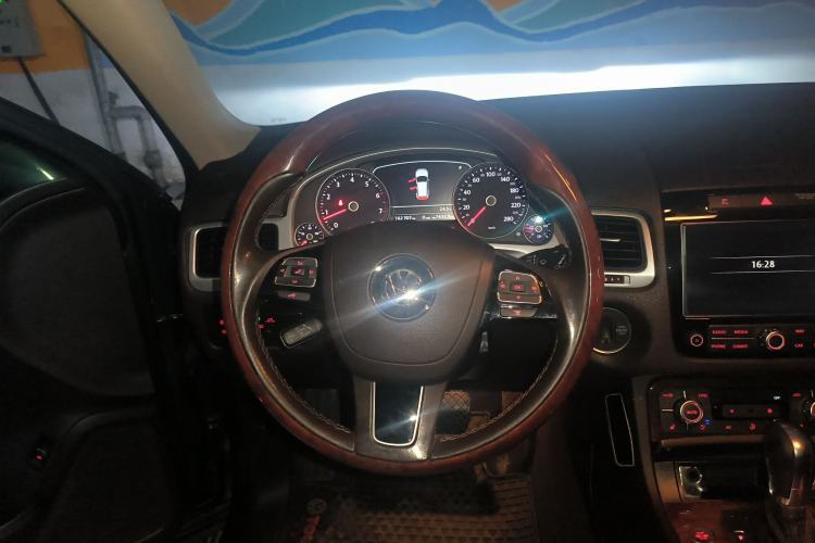 Used Volkswagen Touareg 2011 3.0 TSI High-End Version
