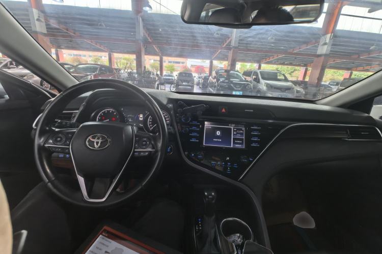 Used Toyota Camry 2018 2.0G Luxury Edition
