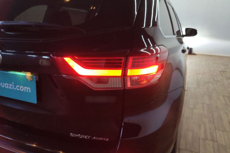 Used Toyota Highlander 2018 2.0T Four-Wheel Drive Luxury Version 7 Seats China VI Standard
