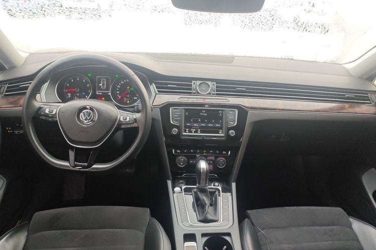 Used Volkswagen Magotan 2017 330TSI DSG Luxury Model
