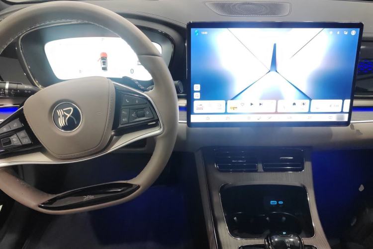 Used BYD Han 2024 EV Glory Edition 610 km All-Wheel Drive "Tian Shen Zhi Jia" Intelligent Driving Model
