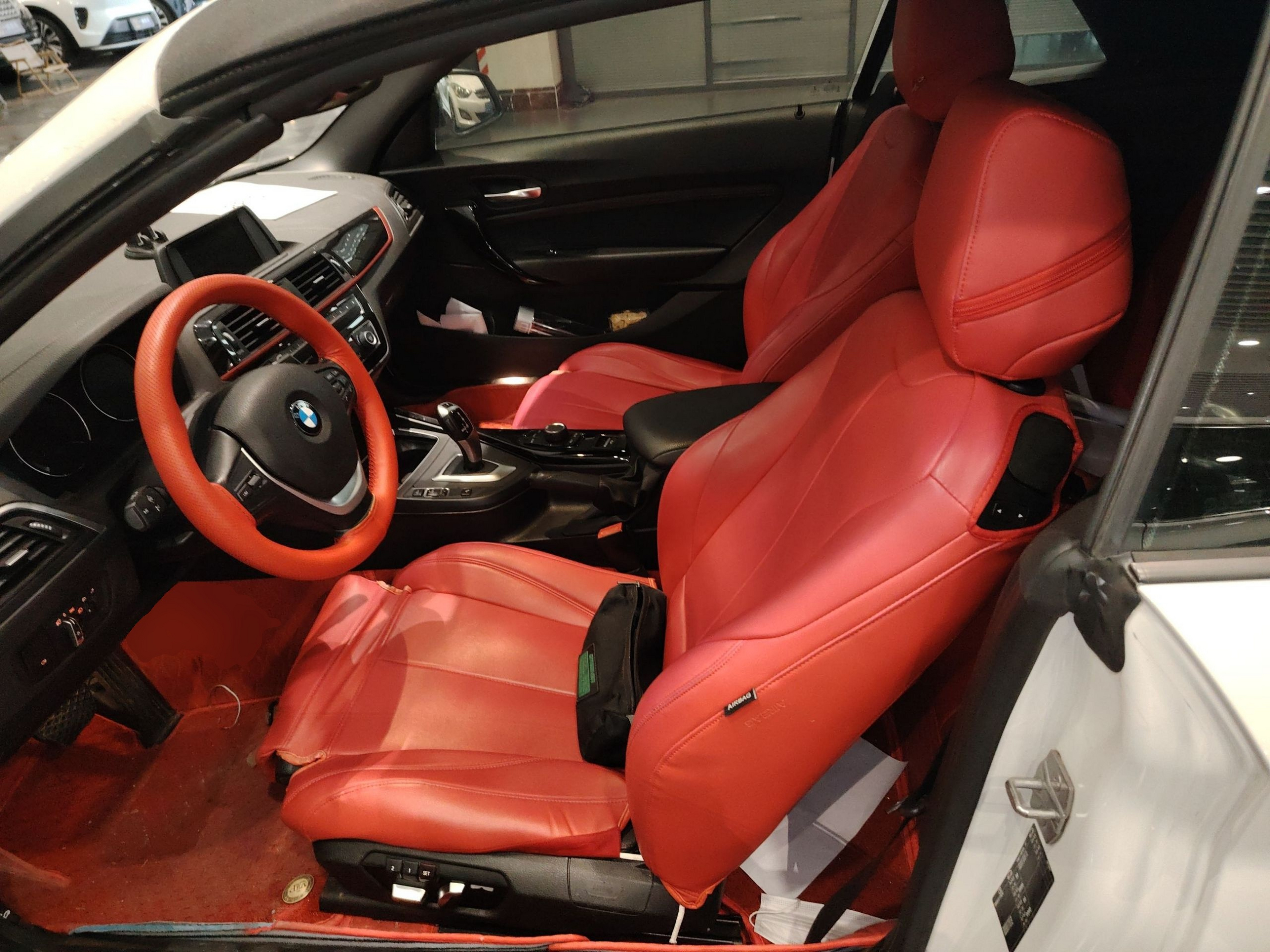 Переднее сиденье в автомобиле