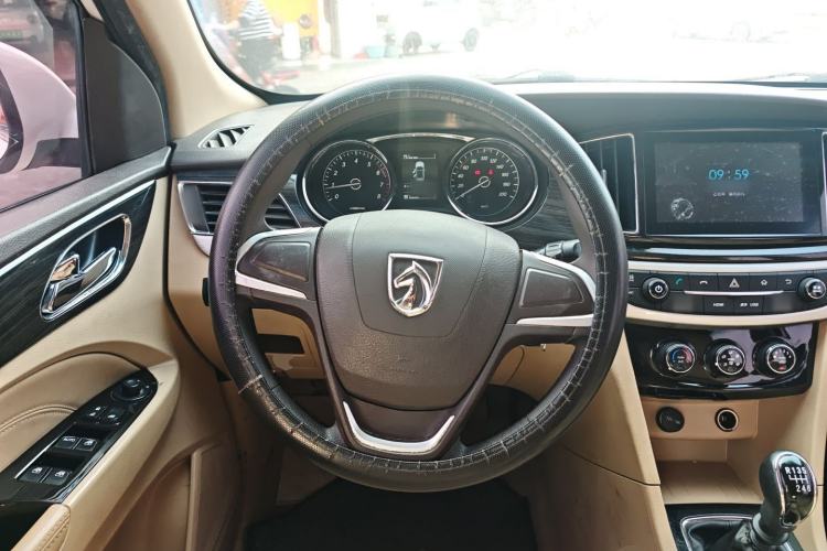 Used Baojun 730 2016 1.5T Manual Comfort Version 7 Seats