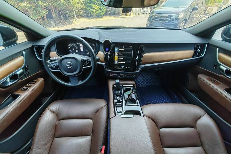 Used Volvo S90 New Energy 2021 T8 eDrive Hybrid Zhiyi Luxury Edition
