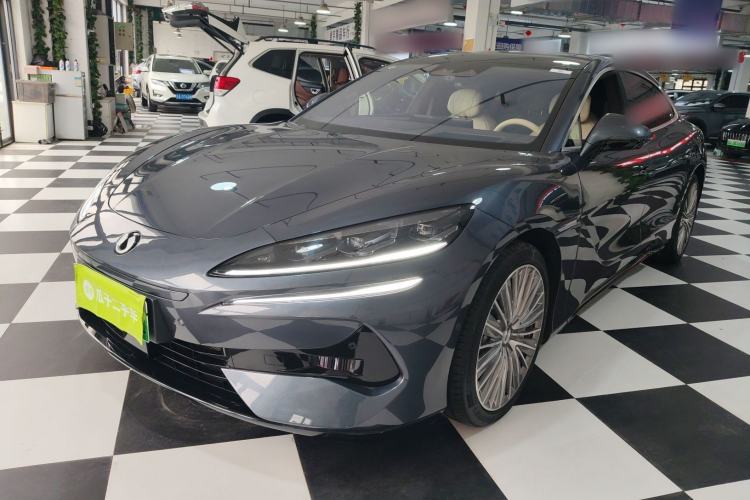 Used Denza Z9 2024 1100 km All-Wheel-Drive Ultra Version