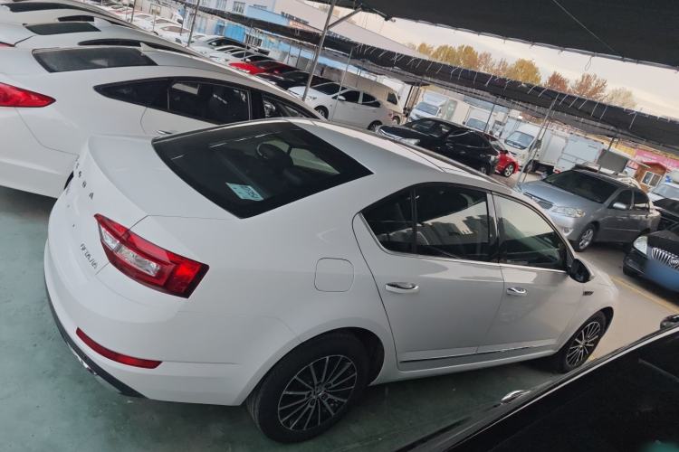 Used Skoda Octavia 2019 1.5L Automatic Smart Drive Luxury Edition China VI Standard
