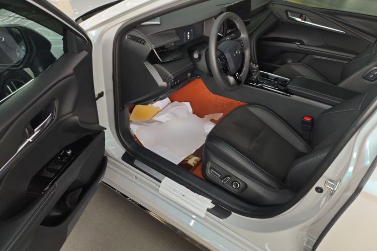 Used Toyota Camry 2024 Dual-Motor 2.0 HXS Sport Plus Edition