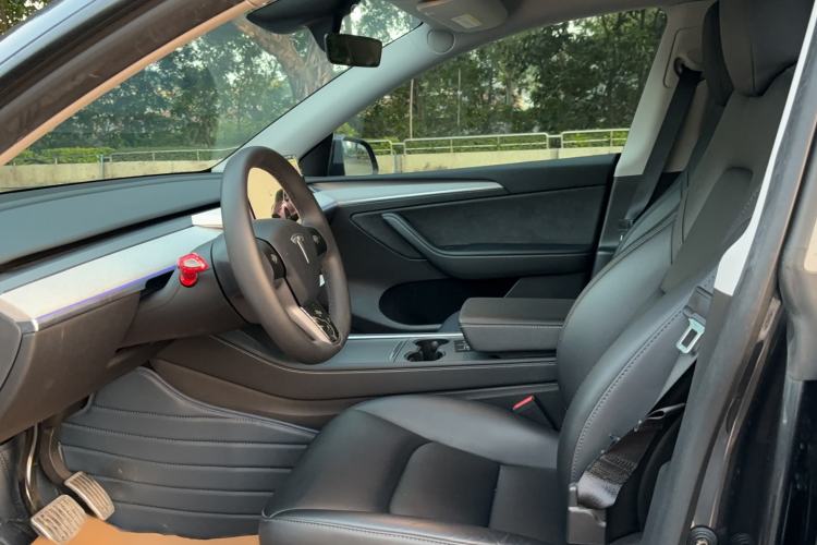 Used Tesla Model Y 2024 Long-Range All-Wheel-Drive Version
